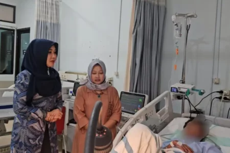 Kisah Haru Santri Al Khoziny, Senator Lia Ungkap Haikal Sholat di Reruntuhan dan Diberi Minum Anak Kecil Foto BeritaJatim.com