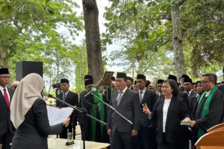 Dilantik Bupati Ipuk Jadi Kadinkes Banyuwangi, Ini Target Amir Hidayat Foto BeritaJatim.com