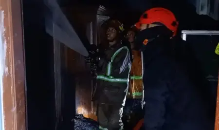 Rumah Warga di Jombang Ludes Terbakar, Uang Puluhan Juta dan Perhiasan Emas Hangus Foto BeritaJatim.com