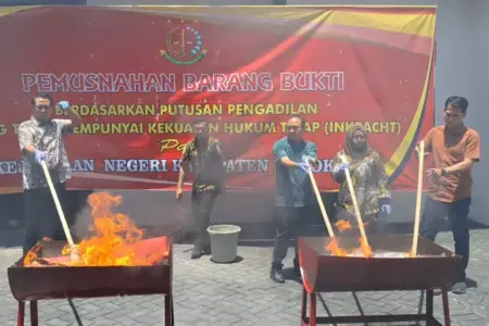 Kejari Mojokerto Musnahkan Barang Bukti 114 Perkara, Termasuk 35 Kg Sabu dan 39 Ribu Ekstasi Foto BeritaJatim.com