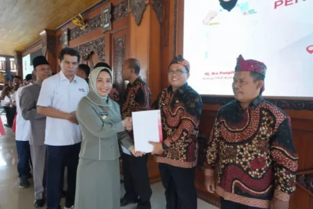 75 Kali Donor Darah. 17 Pendonor Sukarela Kota Mojokerto Terima Penghargaan Foto BeritaJatim.com