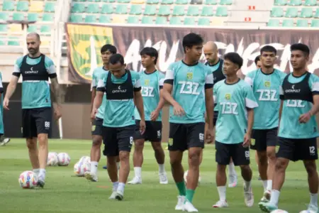 Eduardo Perez Evaluasi Tim dan Siapkan Titik Balik Kebangkitan Persebaya Lawan Persis Solo Foto BeritaJatim.com