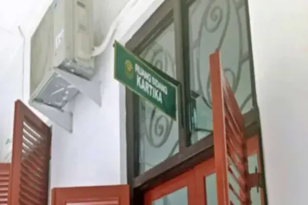 Ngaku Petugas Bea Cukai, 2 Pria Surabaya Peras Pengirim Rokok Hingga Rp55 Juta Foto BeritaJatim.com