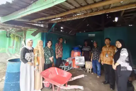 Dorong Pemberdayaan Ekonomi Desa, PNM Bangun Kandang Kambing Modern di Jatirejo Mojokerto Foto BeritaJatim.com