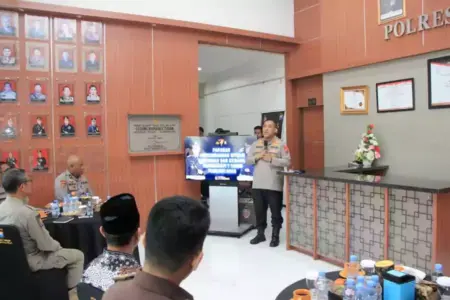Antisipasi Isu Ajakan Provokatif Soal Kebijakan Pemkab, Kapolres Tuban Gelar Coffee Morning Foto BeritaJatim.com
