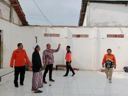 BPBD Jatim Tinjau Kondisi Pesantren di Situbondo Setelah Ambruknya Atap Asrama Foto BeritaJatim.com