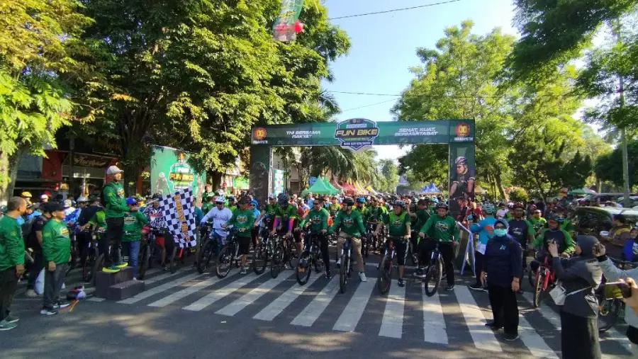 Fun Bike Kodim 0822 Bondowoso: Diikuti Mulai Komunitas Sepeda Onthel Jadul hingga Biker 79 Foto BeritaJatim.com