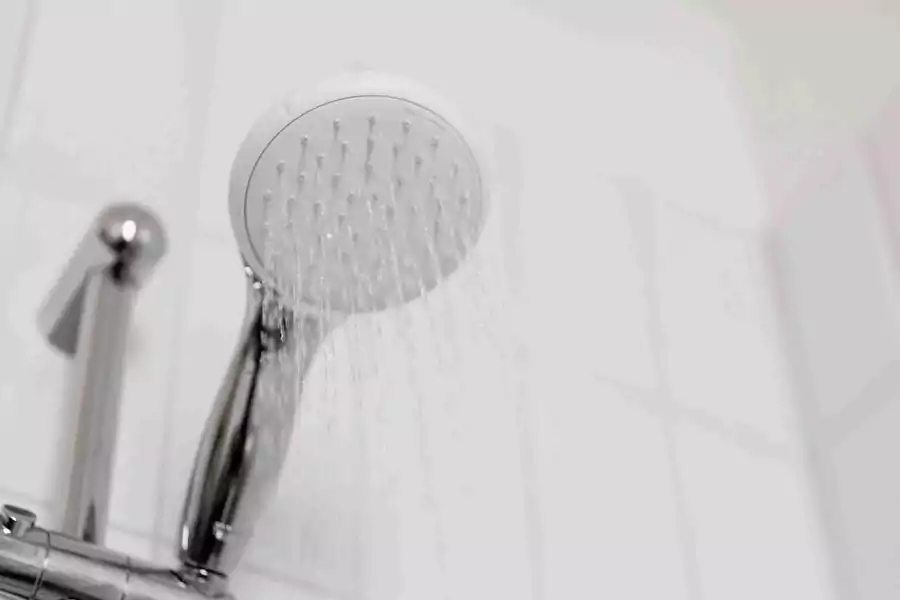 Mandi Air Hangat Bisa Berujung Maut? Kenali Bahaya Gas dari Water Heater Elpiji Foto BeritaJatim.com