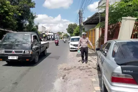 Hendak Berangkat Sekolah, Siswa TK di Tulungagung Tewas Ditabrak Mobil Foto BeritaJatim.com