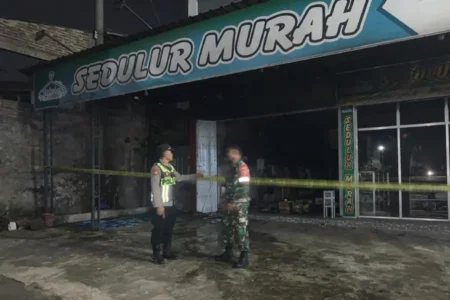 Kebakaran Hebat Landa Toko Sedulur Murah di Magetan, Kerugian Capai Rp300 Juta Foto BeritaJatim.com
