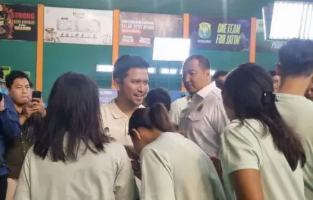 Emil Dardak Soroti Banyaknya Fasilitas Olahraga yang Perlu Pembenahan Foto BeritaJatim.com