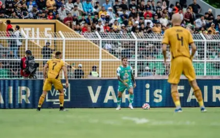 Persebaya Tahan Imbang Bhayangkara FC 1-1, Uston Nawawi Kecewa Foto BeritaJatim.com