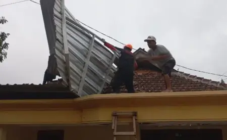 Puting Beliung Terjang Dau, Malang Siaga Bencana Hidrometeorologi Foto BeritaJatim.com