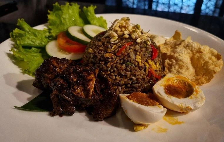 Nasi Goreng Rawon, Kreasi Baru Hotel Santika Premiere Gubeng Foto BeritaJatim.com