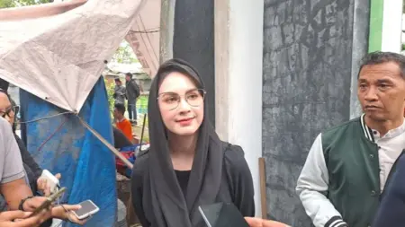 Terakhir Bertemu 2 Hari Lalu Makan Bakso, Arumi Bachsin Cerita Sosok Mendiang Istri Wali Kota Malang Foto BeritaJatim.com