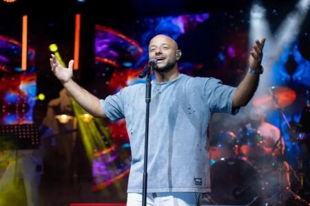 Maher Zain Siap Menghibur Warga Surabaya dalam Konser Terakhir di Indonesia Foto BeritaJatim.com