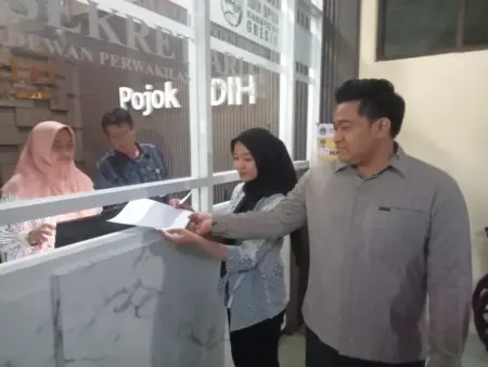 DPRD Gresik Luncurkan JDIH dan e-Asmara: Aspirasi Kini Tak Perlu Surat, Cukup Klik Foto BeritaJatim.com