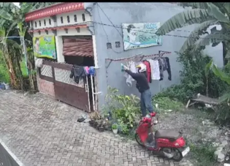 Awas Pencuri Celana Dalam Perempuan Bergentayangan di Gresik Foto BeritaJatim.com