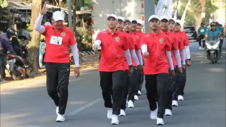 Jalan Raya Driyorejo Gresik, Bakal Padat Merayap Akibat Kegiatan Gerak Jalan Mojokerto-Surabaya Foto BeritaJatim.com