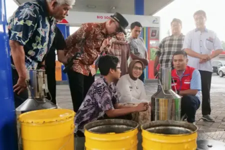 Pemkab Lumajang Pastikan BBM di SPBU Aman, Tak Ditemukan Campuran Air Foto BeritaJatim.com