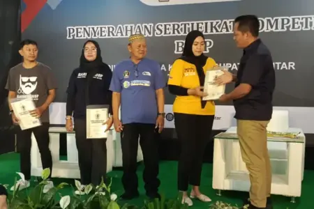 Peserta Pelatihan DBHCHT Blitar: Jangan Batasi Usia, Emak-emak Justru Lebih Butuh Cuan Foto BeritaJatim.com
