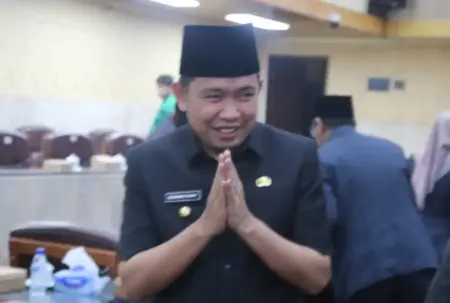 Satu Tahun Pemerintahan Bupati Jember Muhammad Fawait (3): Menampik Kebijakan Ala Anak SMA Foto BeritaJatim.com