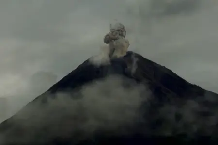 Mencari Cuan dari Pasir Gunung Semeru Foto BeritaJatim.com
