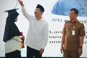 Hadiri Graduasi di Pemalang, Mensos Gus Ipul Dapat Masukan dari KPM Foto BeritaJatim.com