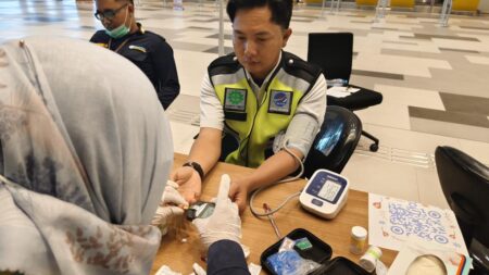 BBKK Surabaya Gelar Cek Kesehatan Gratis dan Sosialisasi SATUSEHAT di Bandara Dhoho Kediri Foto BeritaJatim.com