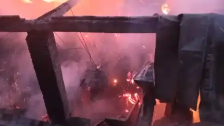 Gudang Katul di Grati Pasuruan Ludes Terbakar, Ratusan Juta Lenyap Foto BeritaJatim.com