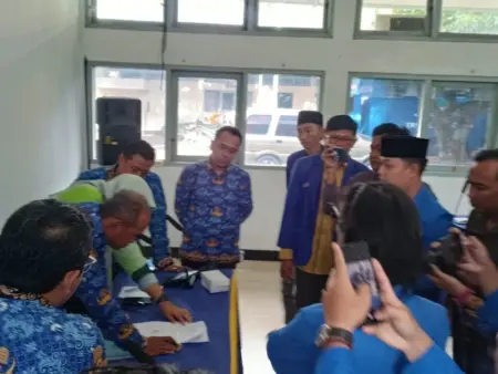 Baru Menjabat, Kadinsos Pacitan Langsung Dihujani Protes PMII Soal Bansos Foto BeritaJatim.com