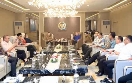 Kolaborasi DPR, Pemprov Jatim dan Pemkot Surabaya Hasilkan Solusi Terbaik untuk Warga Surabaya Foto BeritaJatim.com