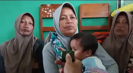 Tangis Tukiyem: Rumah Hancur dan Panen Gagal, Bertahan dari Terjangan Semeru Foto BeritaJatim.com