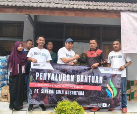 Uluran Tangan Manis SGN untuk Korban Erupsi Semeru di Pronojiwo Lumajang Foto BeritaJatim.com