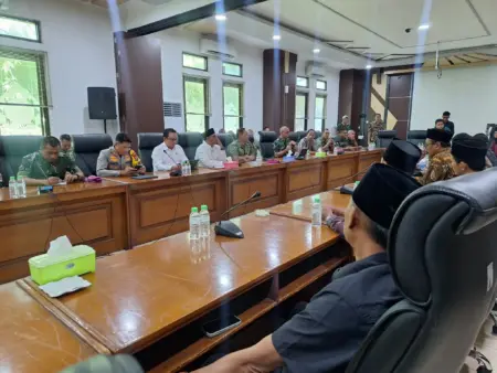 Polemik Pembangunan Batalyon di Lekok–Nguling Menghangat, Warga Desak Kejelasan Legalitas Tanah Foto BeritaJatim.com