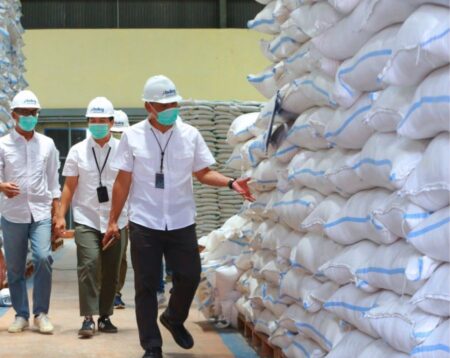 Bulog Jatim Jamin Stok Beras Aman 15 Bulan, Siapkan 870 Ribu Ton Hadapi Nataru dan Lebaran Foto BeritaJatim.com