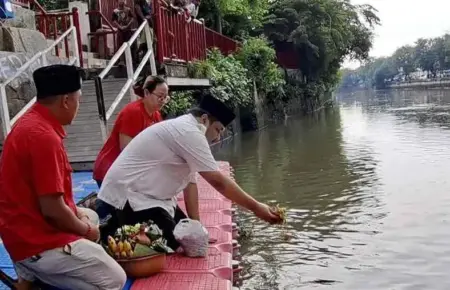 Kader PDIP Surabaya Ajak Generasi Muda Warisi Semangat Juang Jembatan Merah di Hari Pahlawan Foto BeritaJatim.com