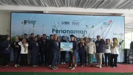 Respon Isu Perubahan Iklim, Telkom dan BMM Tanam 5.000 Bibit Mangrove Foto BeritaJatim.com