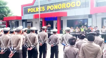 300 Personel Gabungan Amankan Operasi Zebra Semeru 2025 di Ponorogo Foto BeritaJatim.com