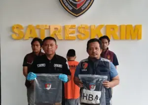 Polres Pamekasan Kembali Amankan 1 Pelaku Penganiayaan di Depan Masjid Agung Asy-Syuhada’ Foto BeritaJatim.com