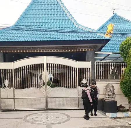 Geledah Rumah di Jalan Batoro Katong Ponorogo, KPK Bawa 2 Bendel Dokumen Foto BeritaJatim.com