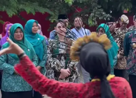 Arumi Bachsin Tekankan Pentingnya Percepatan SPM Posyandu di Pamekasan Foto BeritaJatim.com