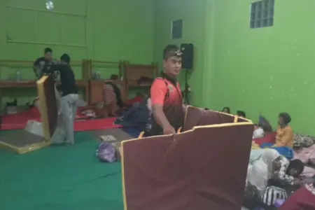 Kemensos Kirim Bantuan dan Dirikan Dapur Umum Korban Longsor Banjarnegara Foto BeritaJatim.com