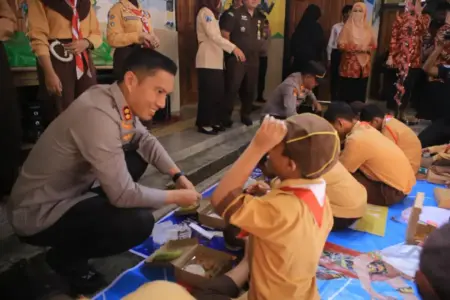 Nasi Pecel Jadi Menu Unggulan Program Makan Bergizi Gratis Polres Madiun Foto BeritaJatim.com