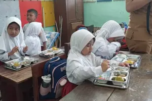Baru 20 SPPG di Sumenep Kantongi Sertifikat Laik Higiene Sanitasi Foto BeritaJatim.com