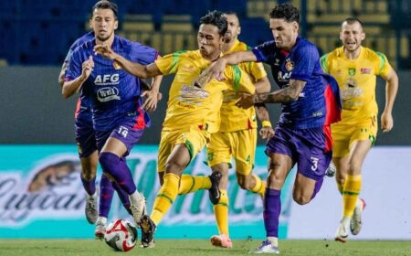Persik Kediri vs Persebaya Surabaya: Babak Pertama Tanpa Gol Foto BeritaJatim.com