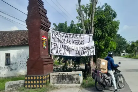 Warga Desa Tirak Ngawi Protes Hasil Seleksi Sekdes, Diduga Dimenangkan Eks Narapidana Narkoba Foto BeritaJatim.com