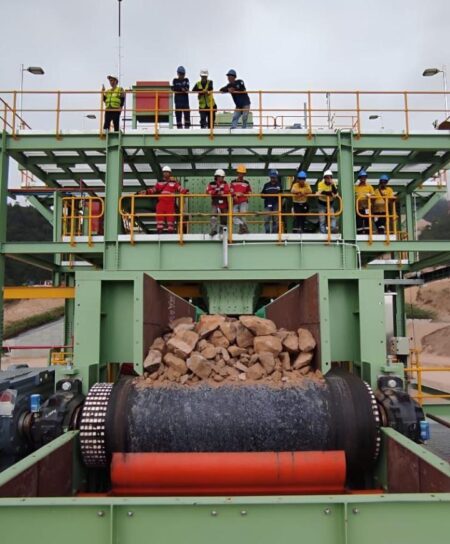 EMAS Mulai Ore Feeding di Tambang Pani, Target Produksi Awal 2026 Foto BeritaJatim.com