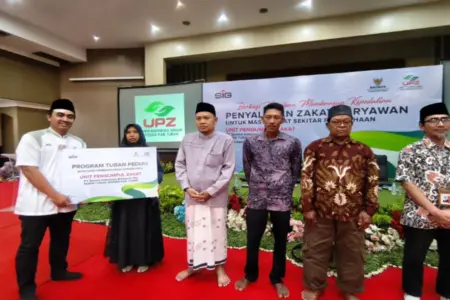 SIG Pabrik Tuban Salurkan Bantuan Zakat Sebesar Rp 2,2 Milyar di Tahun 2025 Foto BeritaJatim.com