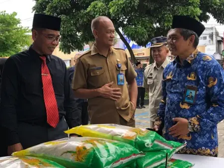 Tekan Inflasi, Bakorwil III Malang Gelar Operasi Pasar Murah di Blitar Raya Foto BeritaJatim.com